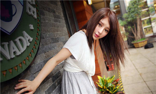 景东想找一个女性生孩子给报酬-｛找个女人生孩子多少钱｝